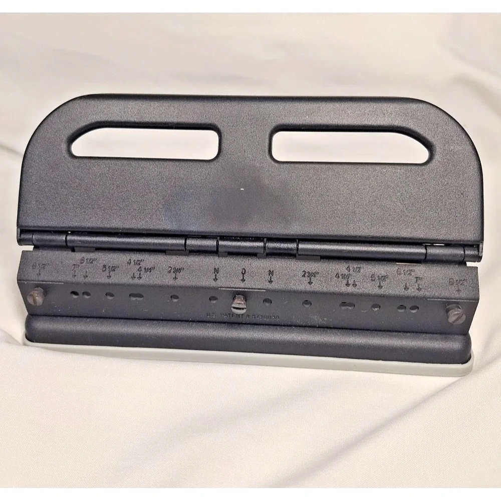 Swingline ACCO HEAVY DUTY 3-hole Punch 24 Page Capacity Model 74150 Sturdy Offic